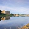 Castell Cairew mewn cwmni da ymhlith prif atyniadau gwyliau Cymru