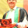 Urddo Ei Anrhydedd Farnwr Niclas Parry yn Gymrawd Prifysgol Aberystywth