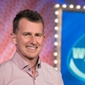 Nigel Owens yn teithio'r wlad i weld 'pwy sy'n gêm?'