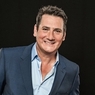 Tony Hadley i berfformio yn BBC Proms yn y Parc ym Mae Colwyn