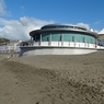 Bandstand newydd Aberystwyth yn cael ei agor yn swyddogol